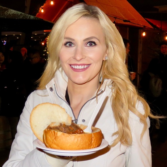 Meet your Posher, Laura :) - Picture 7 of 7